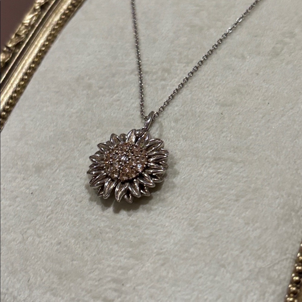Sterling Silver  sunflower locket necklace with a hidden message engraved - Picture 4 of 10